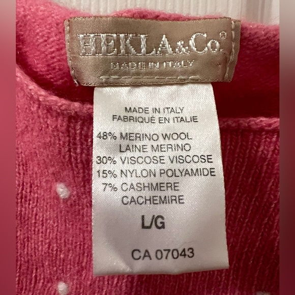 HECKLA& Co Beautiful sweater comfortable.
Size L - Picture 3 of 4